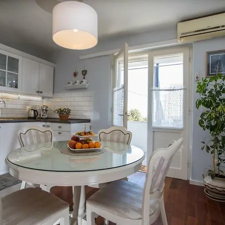 Luka's Place Apartment *