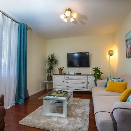 Luka's Place Apartment *