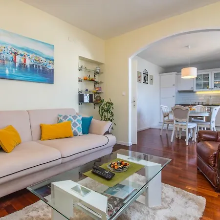 Luka's Place Apartment
